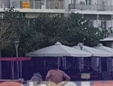 Άνδρας στην Πάτρα έβγαλε όλα του τα ρούχα και μπήκε σε σιντριβάνι για να πλυθεί (φώτο)